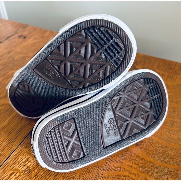 Toddler Converse Chuck Taylor All Star Low Top Sneakers, Size 5 - Picture 4 of 4